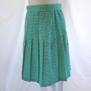 1970s/80s Green and White Houndstooth Pleated Skirt by Claude Size Small